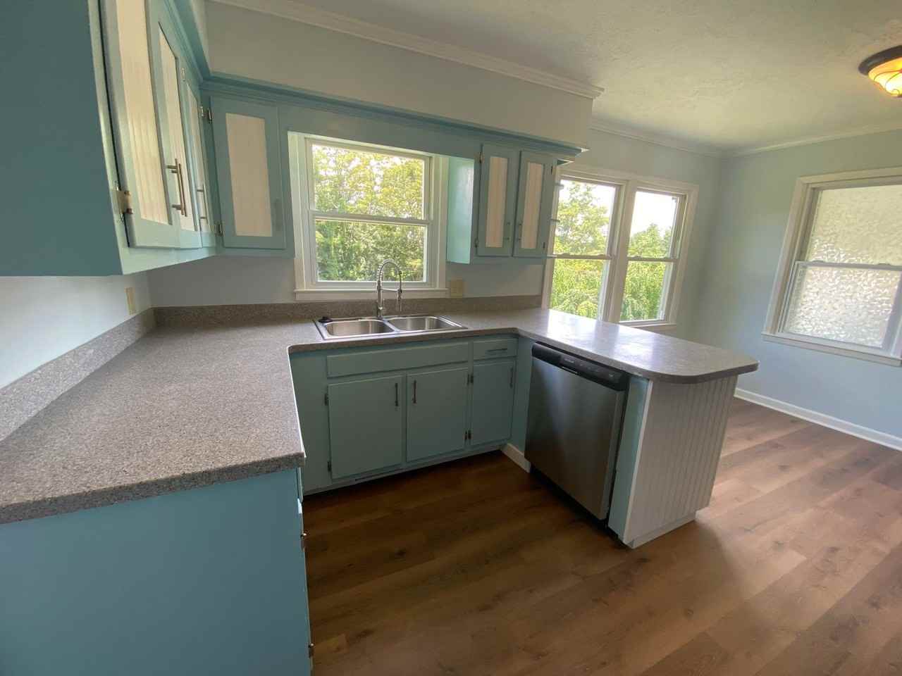 502 Greenbriar Dr - Photo 5 of 18