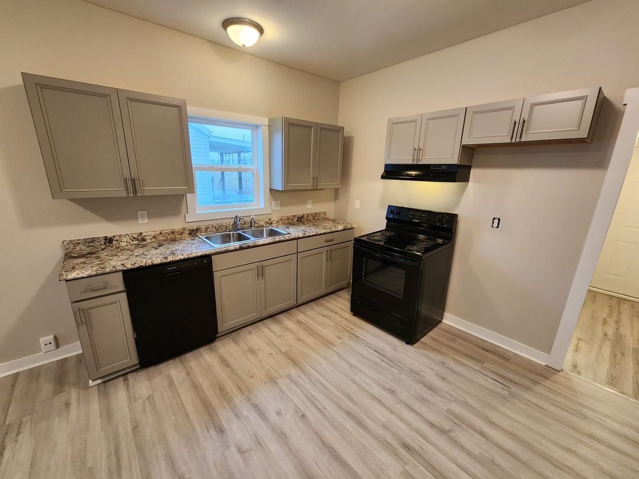 2118 W Phelps St - Photo 5 of 27