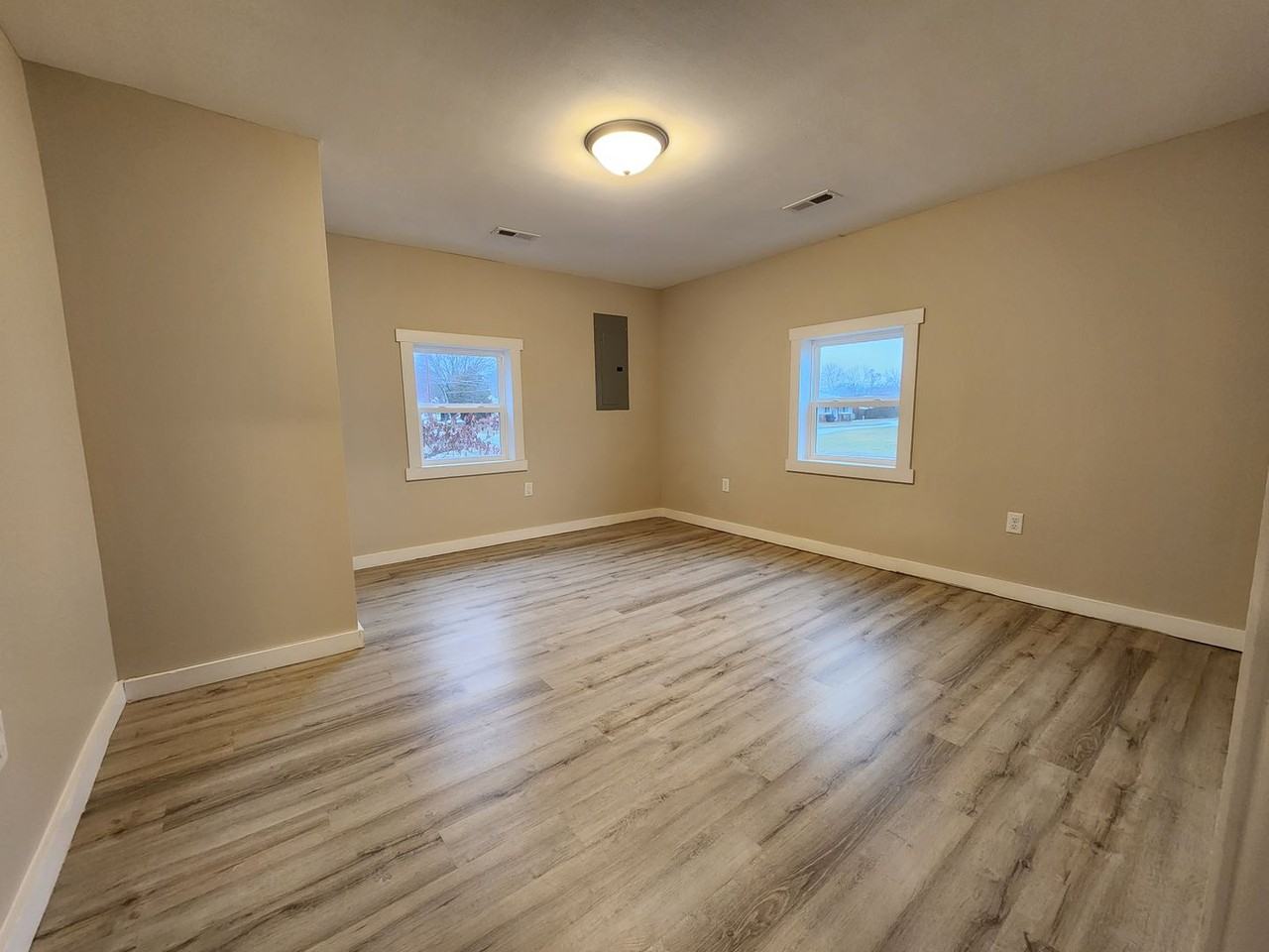 2118 W Phelps St - Photo 7 of 27