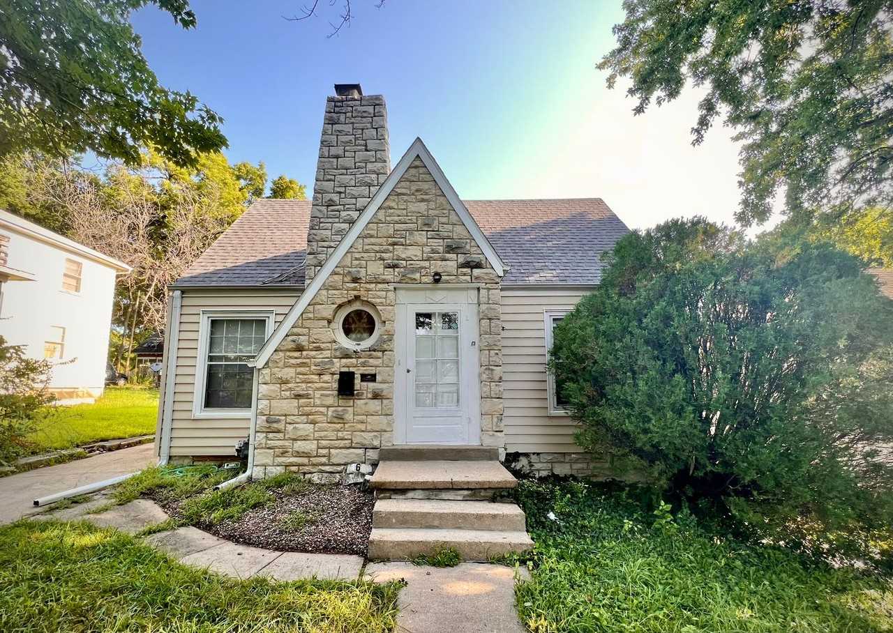 1622 Fairview Ave - Photo 2 of 15