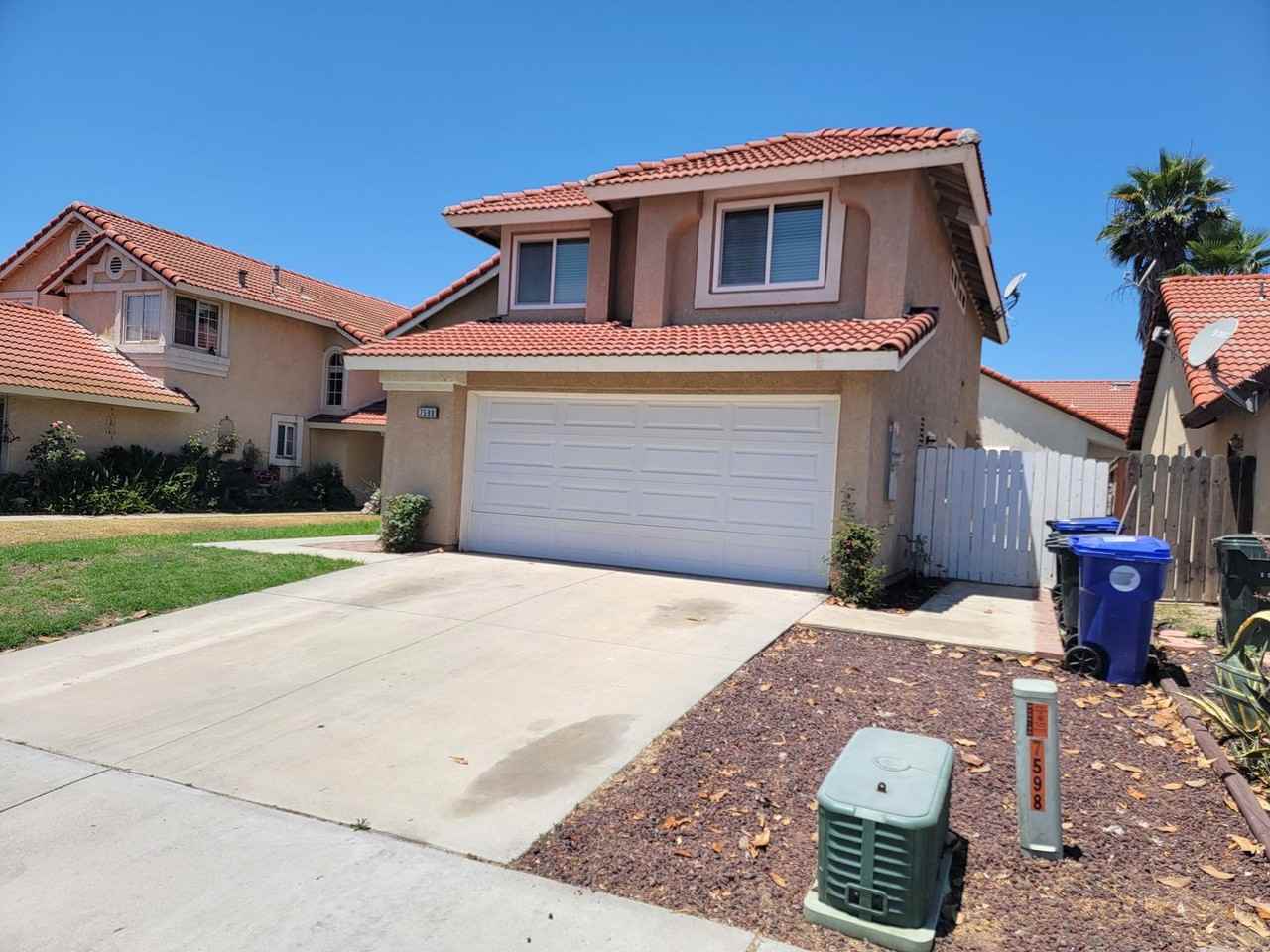 7598 Honeysuckle St - Photo 3 of 24