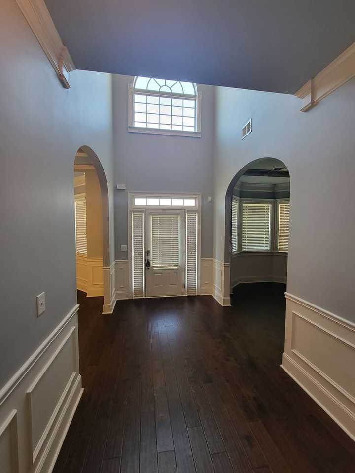 325 Bellhaven Dr - Photo 2 of 37