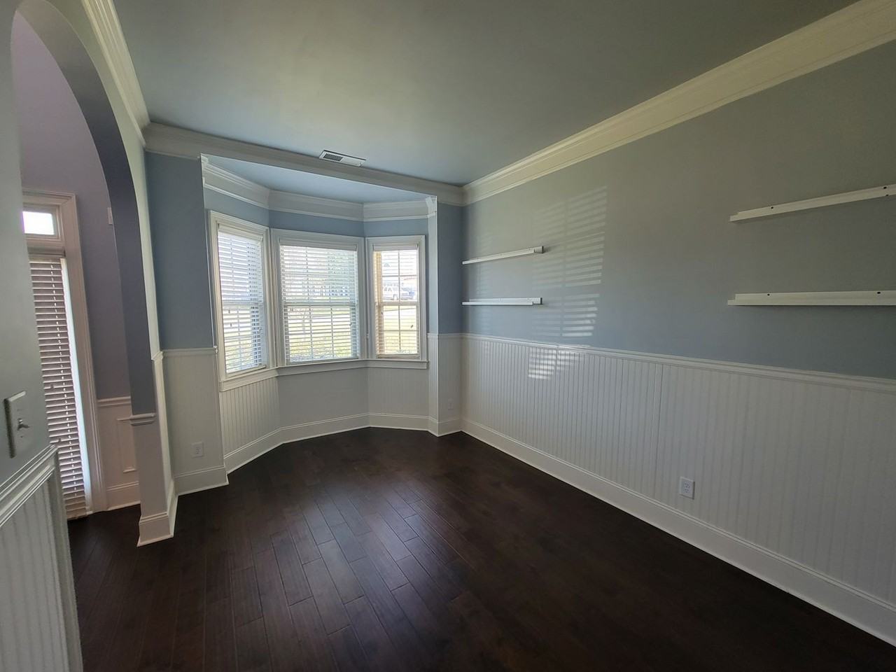 325 Bellhaven Dr - Photo 3 of 37