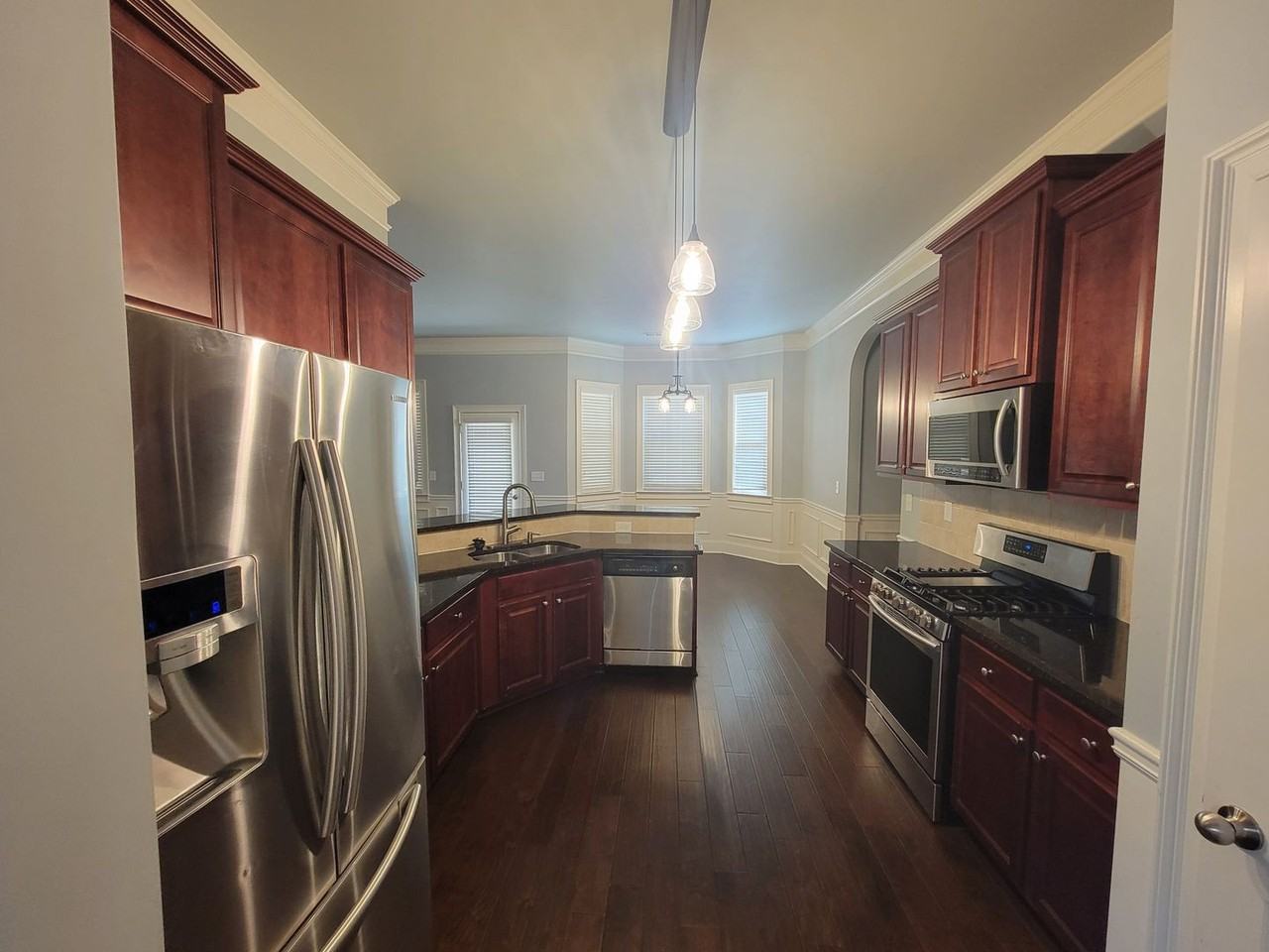 325 Bellhaven Dr - Photo 7 of 37