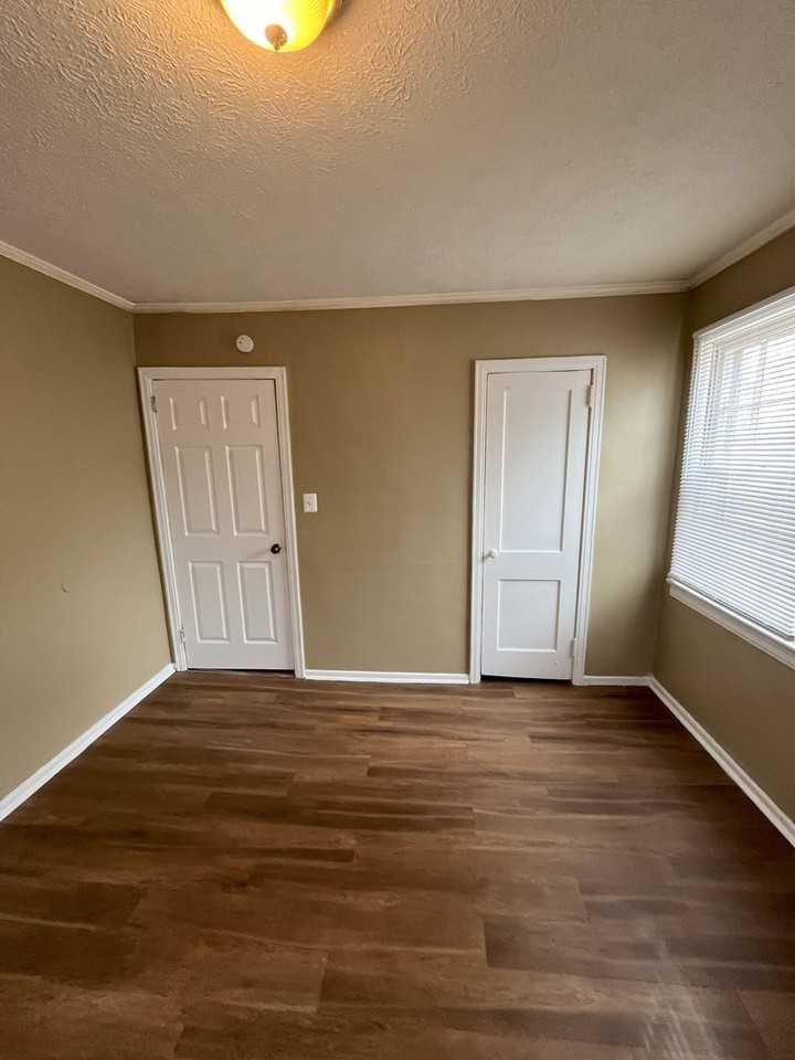 111 Elizabeth Ave - Photo 6 of 16