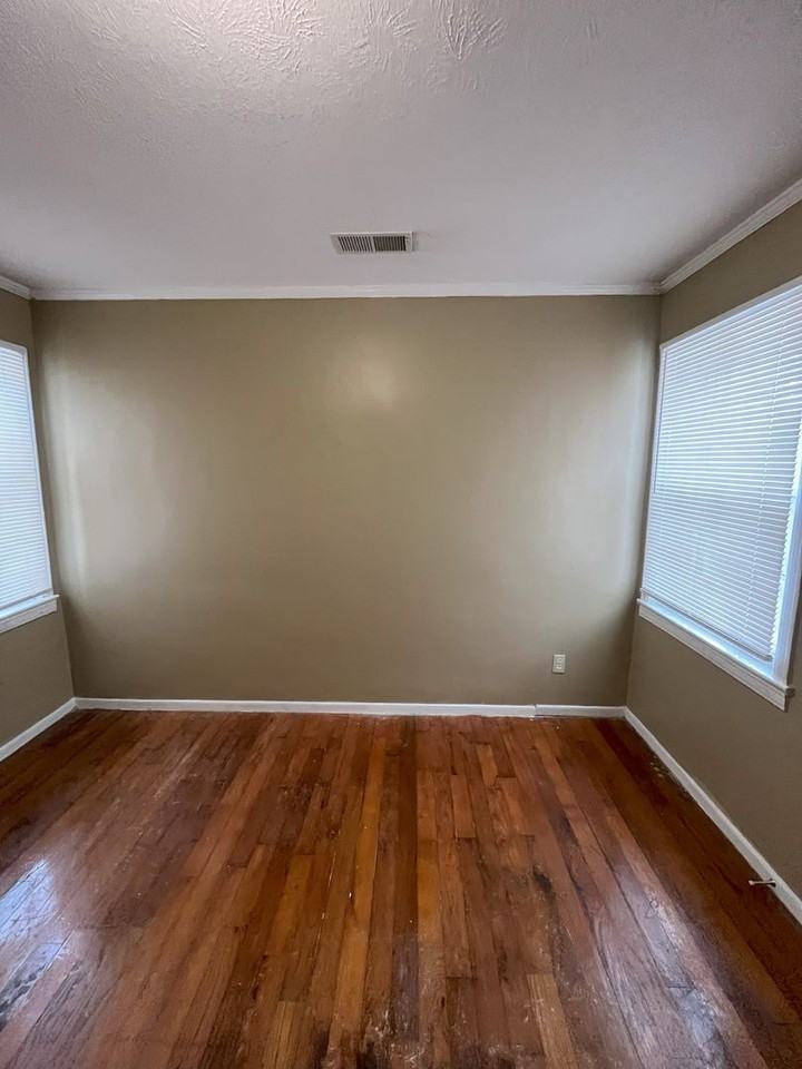 111 Elizabeth Ave - Photo 7 of 16