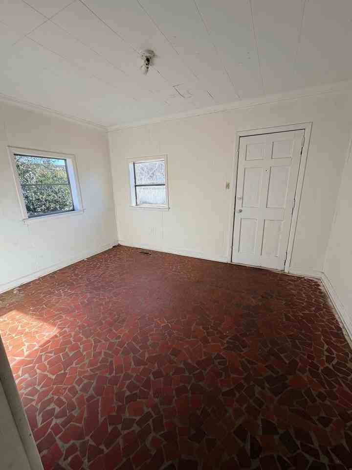 412 Morgan Ave - Photo 2 of 10