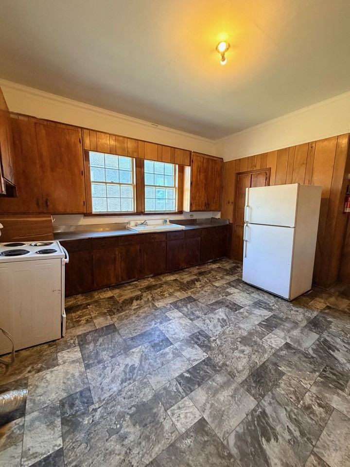 412 Morgan Ave - Photo 6 of 10