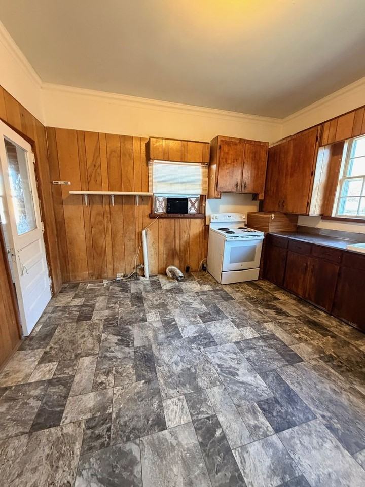 412 Morgan Ave - Photo 7 of 10