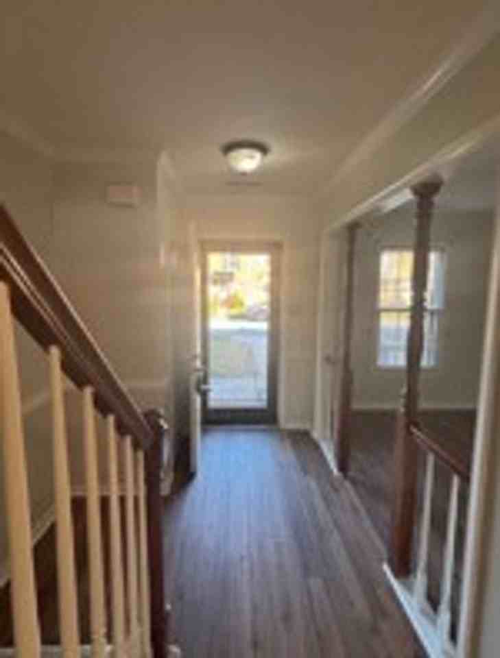 1041 Tottenham Ln - Photo 2 of 28