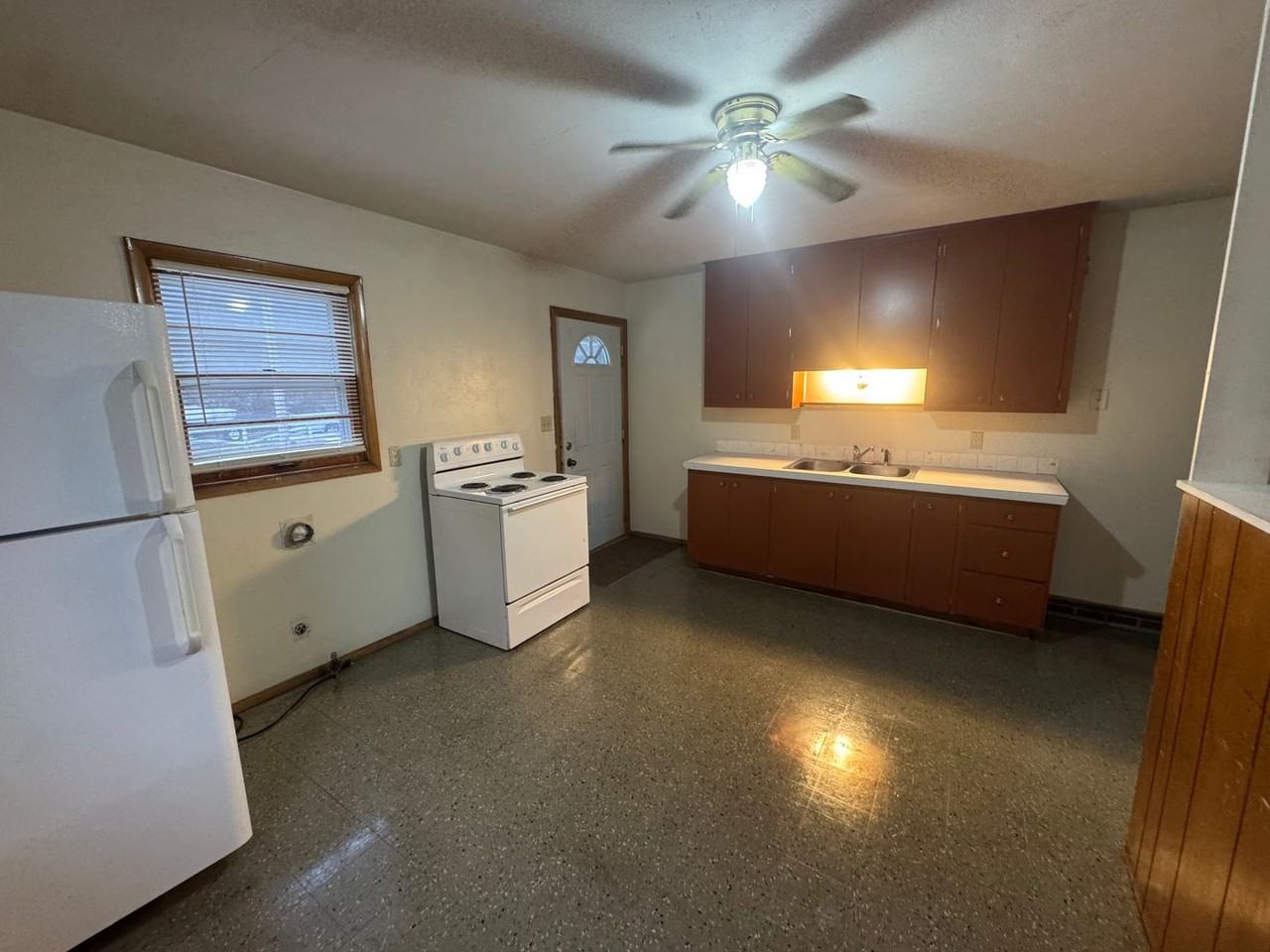 729 Avenue C - Photo 3 of 6