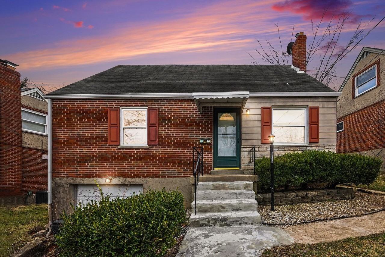 4765 Hardwick Dr - Photo 3 of 36