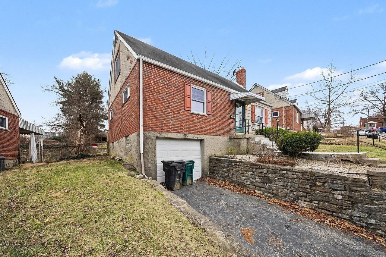 4765 Hardwick Dr - Photo 4 of 36