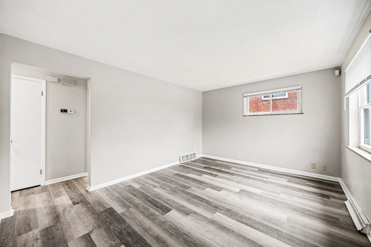 4765 Hardwick Dr - Photo 6 of 36