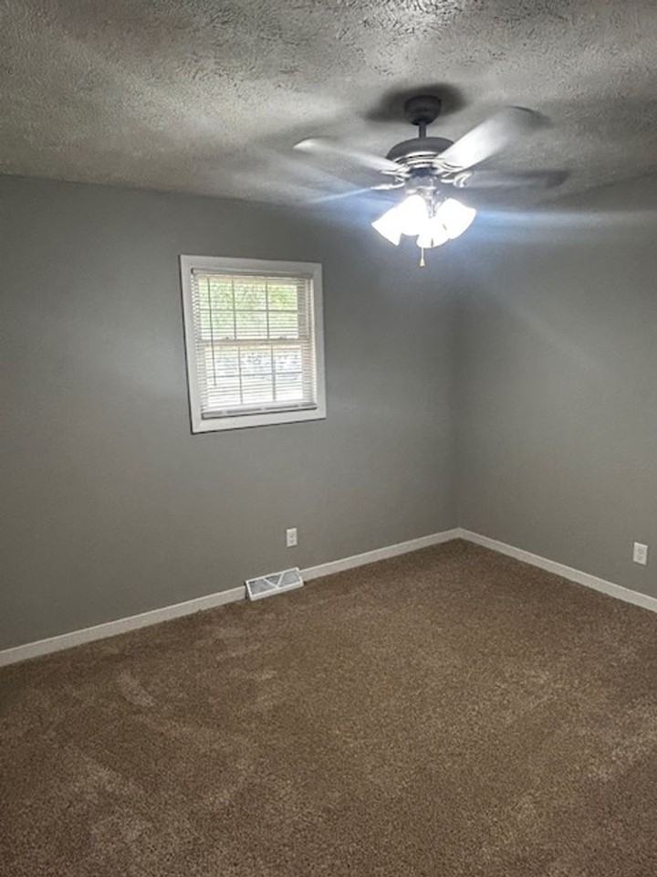 27 Nottingham Dr - Photo 6 of 10