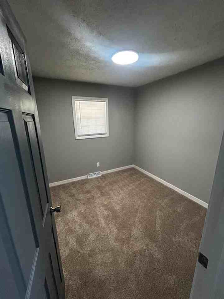 27 Nottingham Dr - Photo 7 of 10