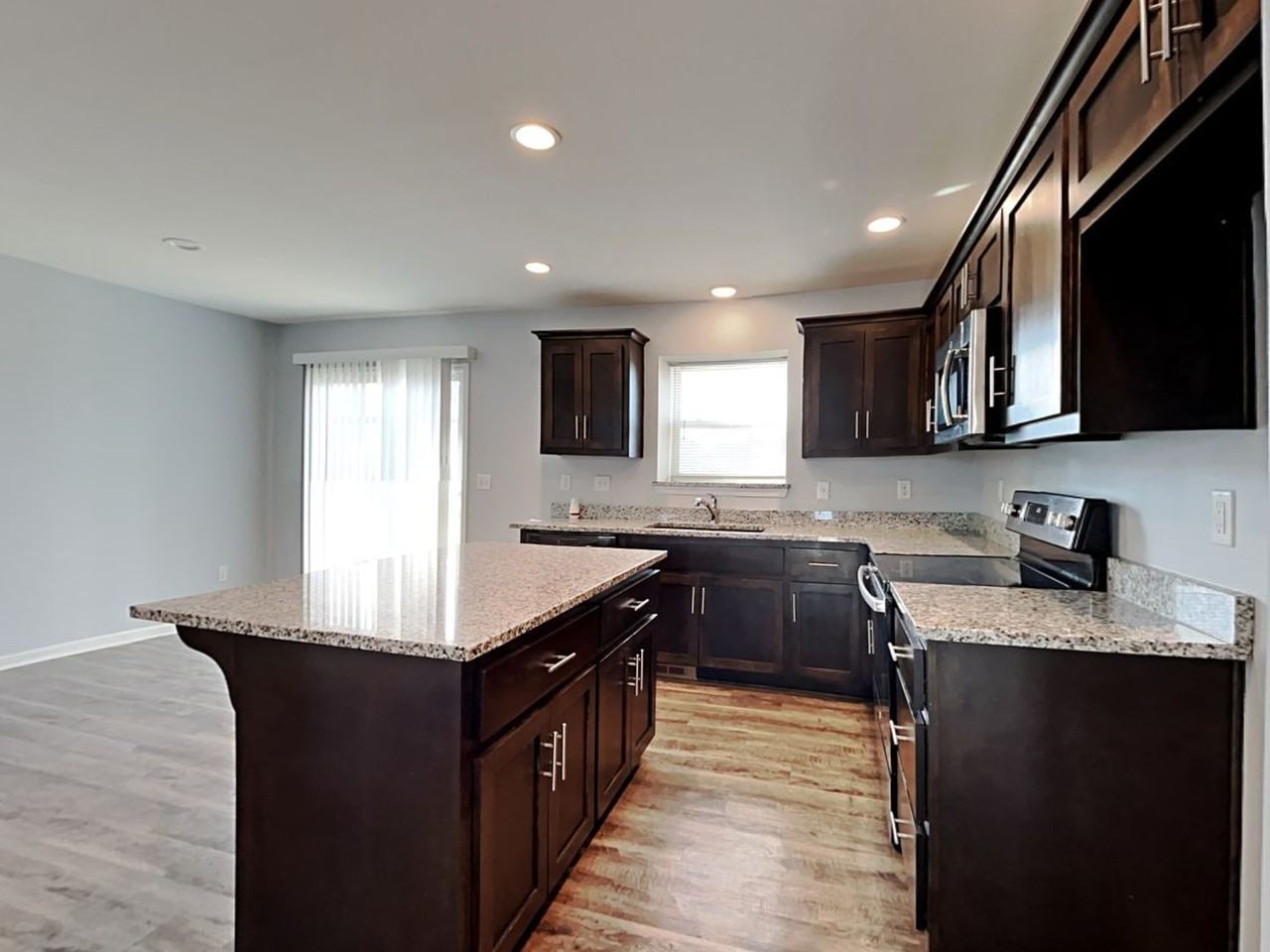 216 Coleen Dr - Photo 3 of 25