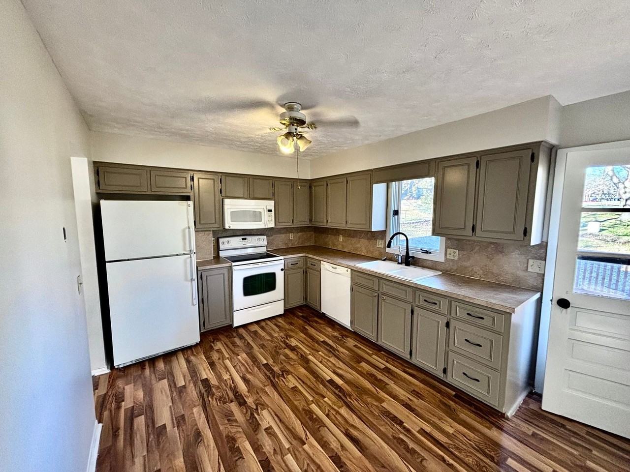 3324 S 159th St - Photo 3 of 16