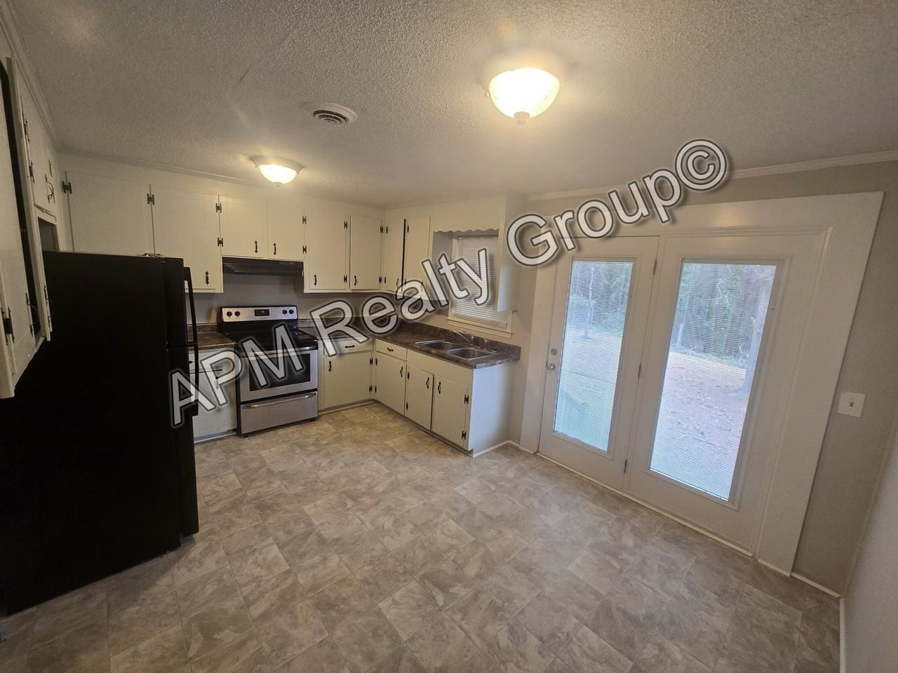 330 Hanbury Dr - Photo 4 of 12