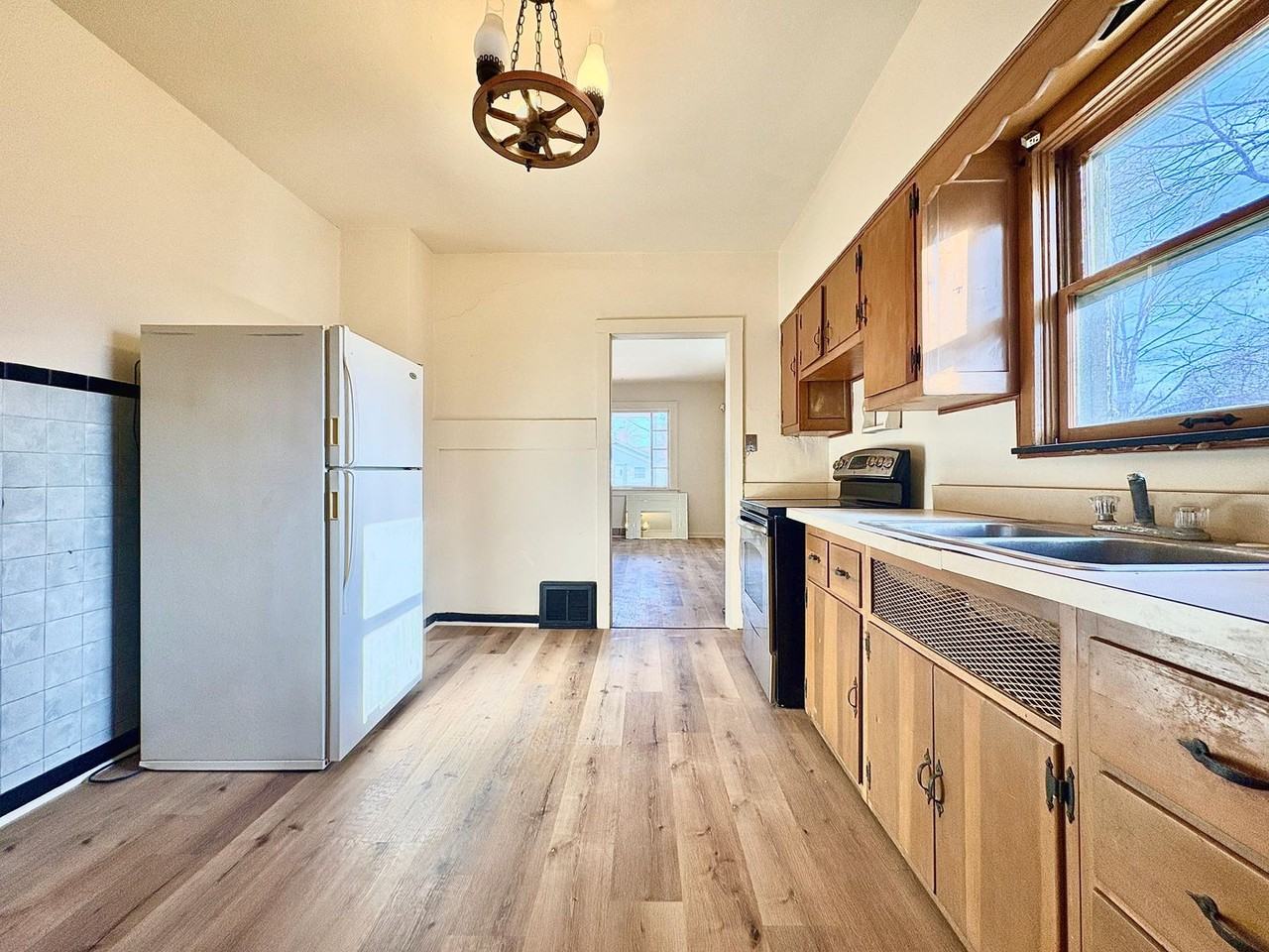 1133 N Elmer St - Photo 6 of 11