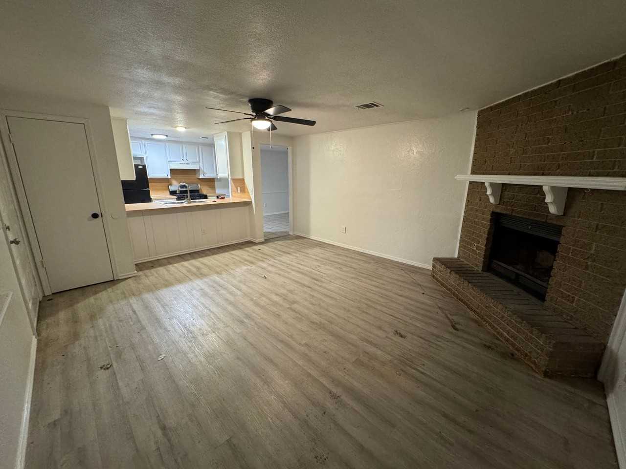 11365 - 11367 Walters Ave DUPLEX - Photo 3 of 13