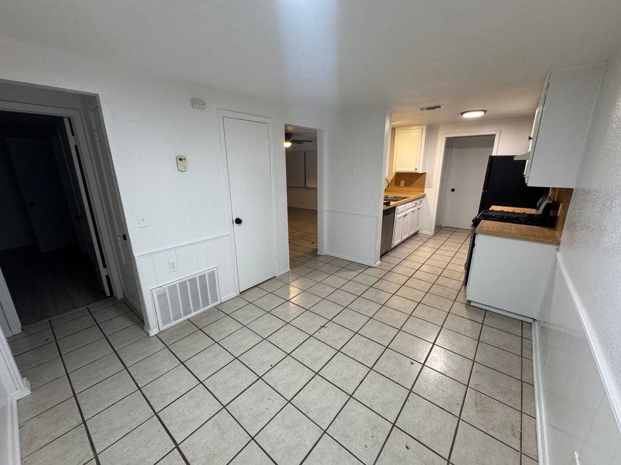 11365 - 11367 Walters Ave DUPLEX - Photo 6 of 13