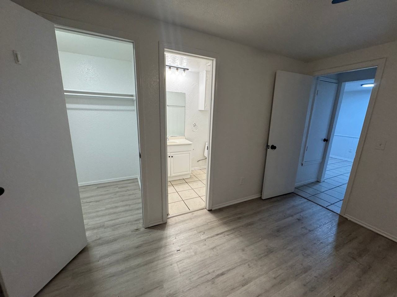 11365 - 11367 Walters Ave DUPLEX - Photo 7 of 13