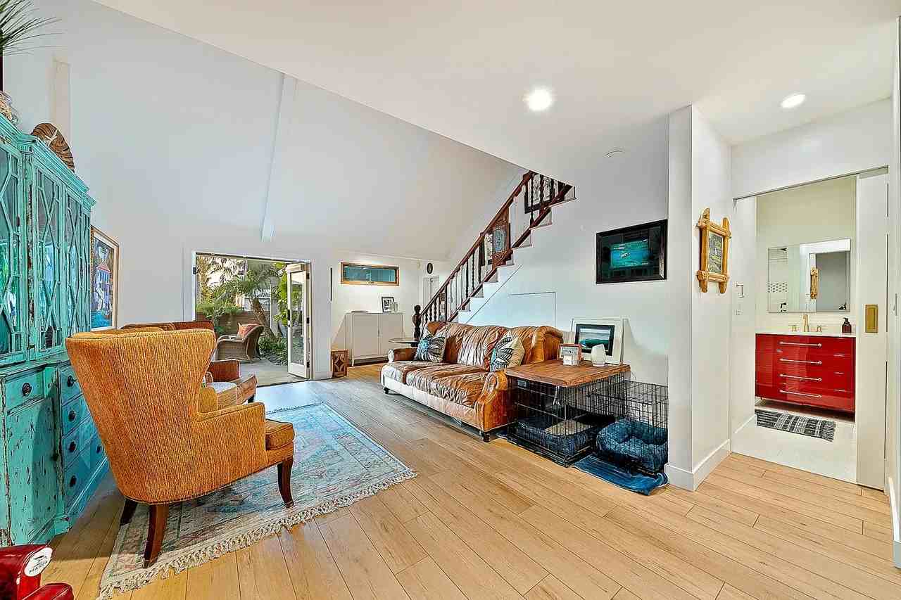 1885 Pariva Dr - Photo 7 of 34