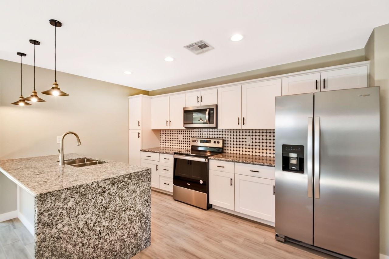 513 E Laguna Dr - Photo 6 of 23