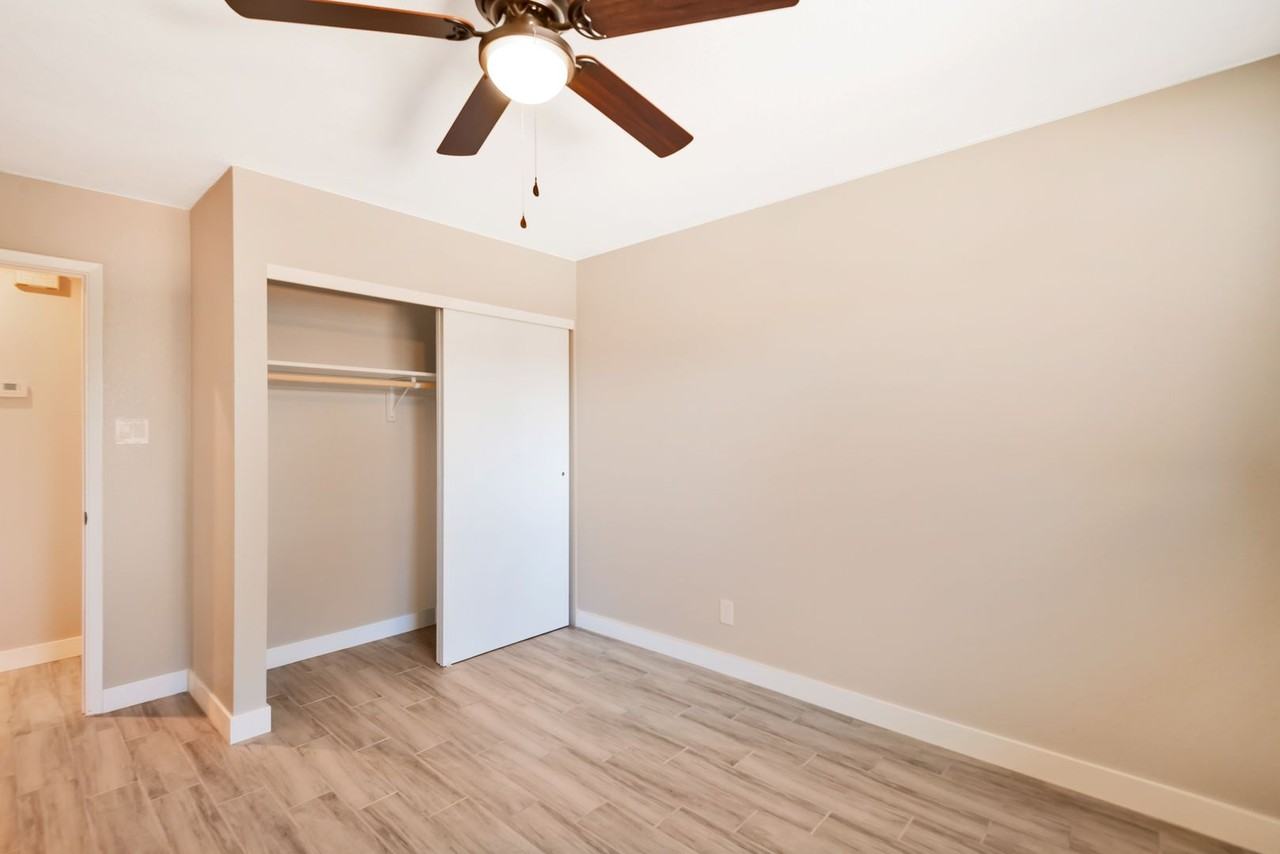 513 E Laguna Dr - Photo 7 of 23