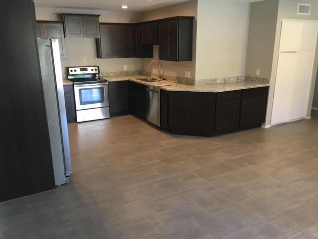 1248 E Malibu Dr - Photo 4 of 16