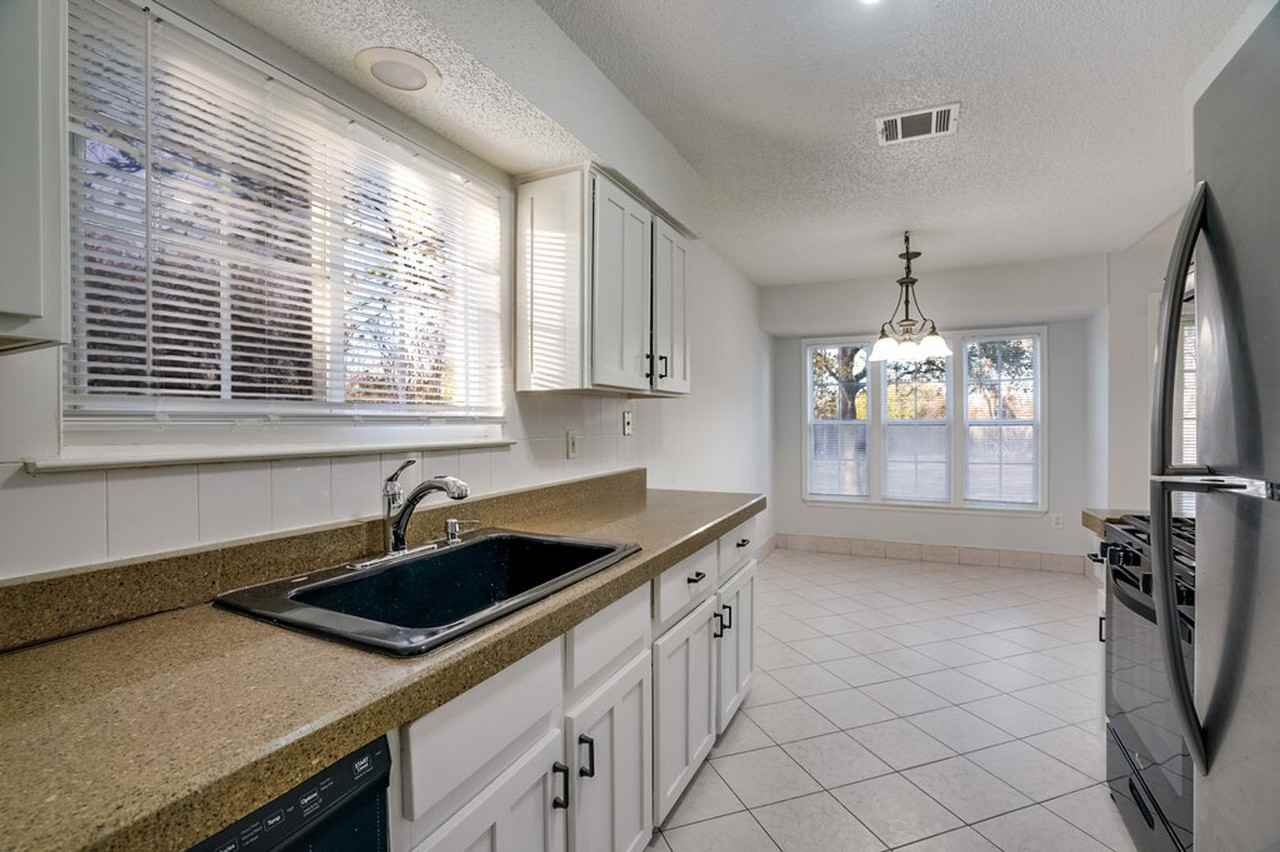 5722 Shreveport Dr - Photo 4 of 20