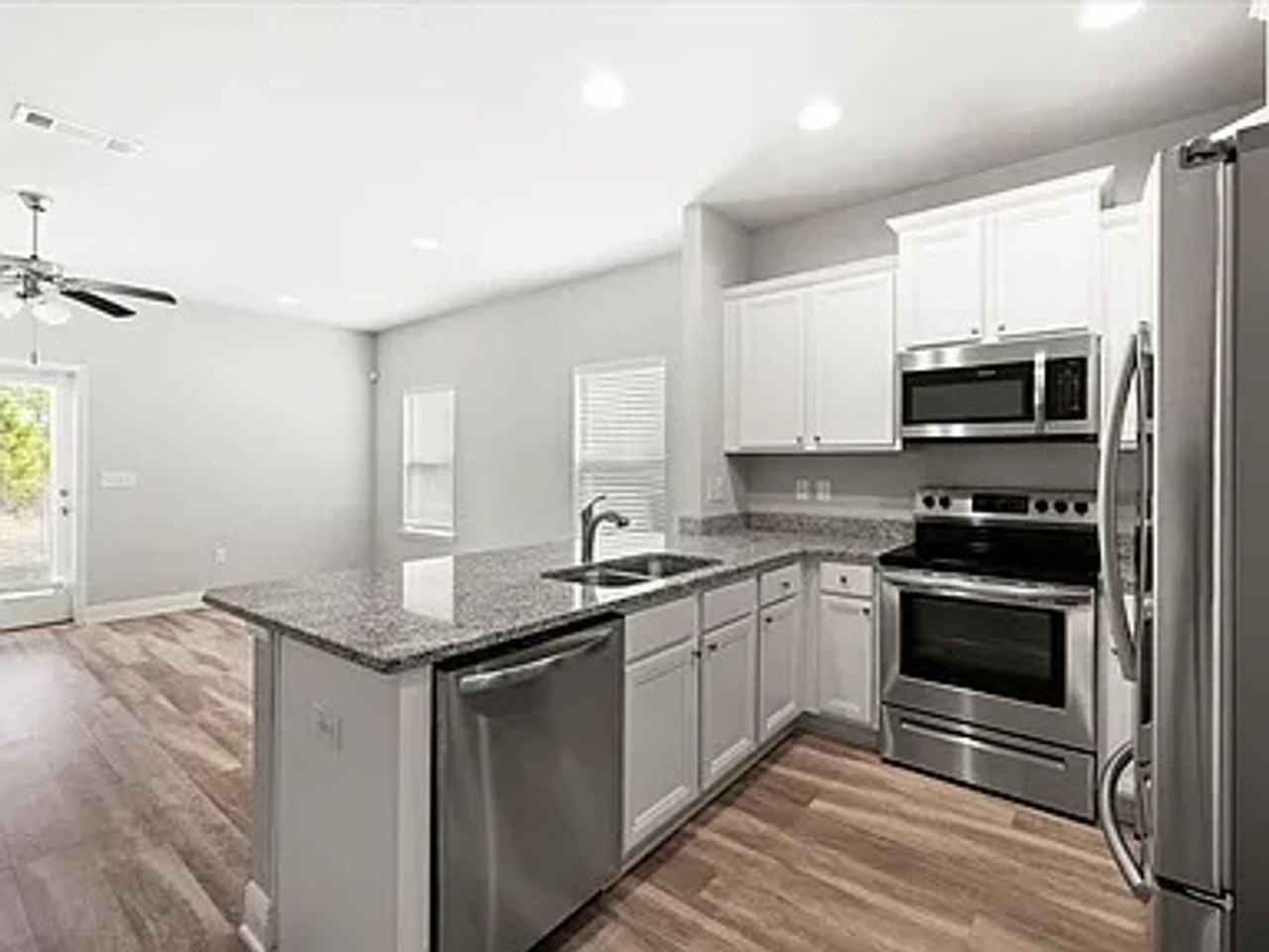 65 Crossing Ln #F - Photo 6 of 30