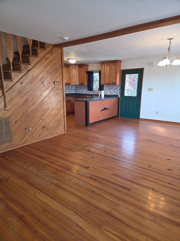 3314 Cove Point Dr - Photo 3 of 13