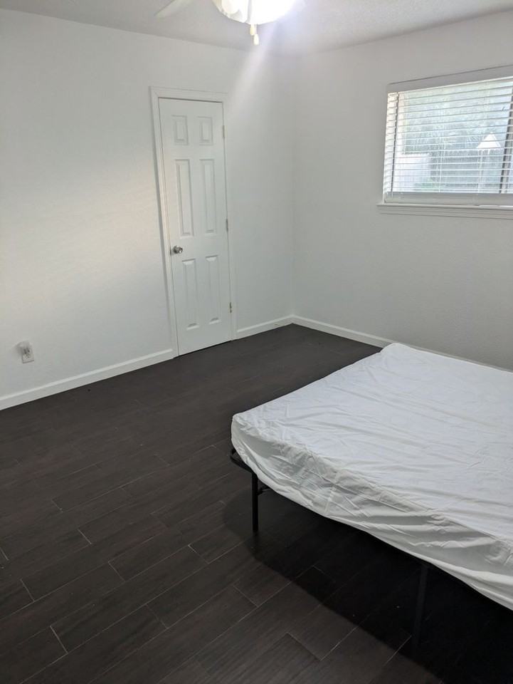 11127 Sageview Dr - Photo 3 of 25