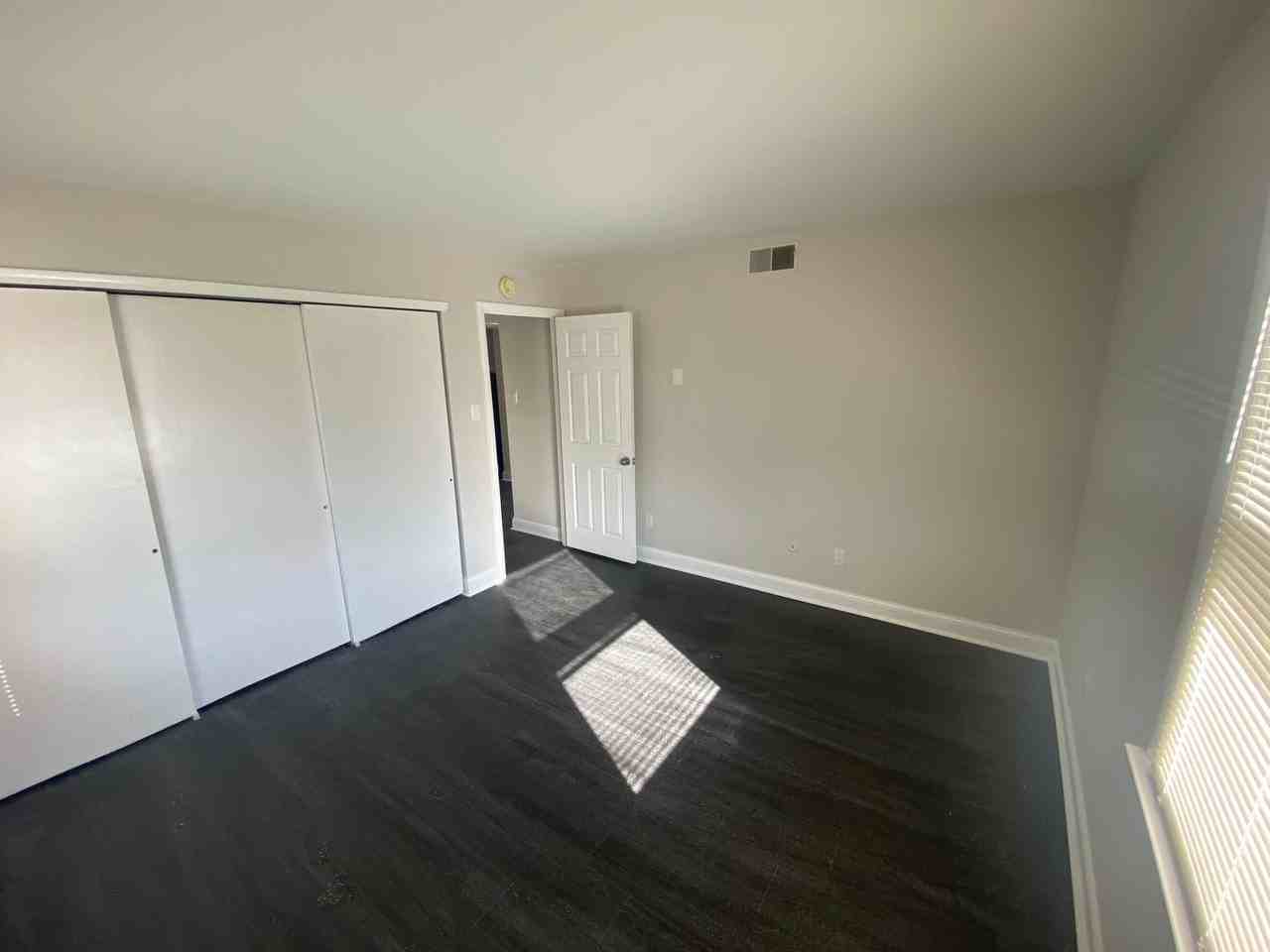 5 W Plumstead Ave - Photo 3 of 17