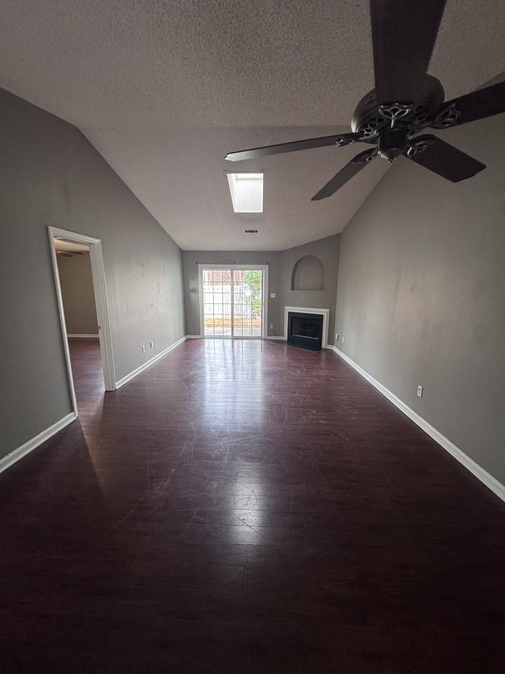 125 Saint Kitts Ct #1 - Photo 3 of 6