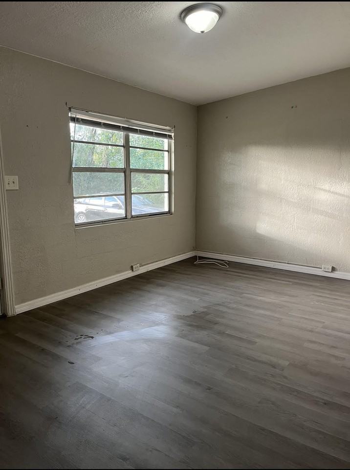 617 Danvers St #1 - Photo 7 of 29