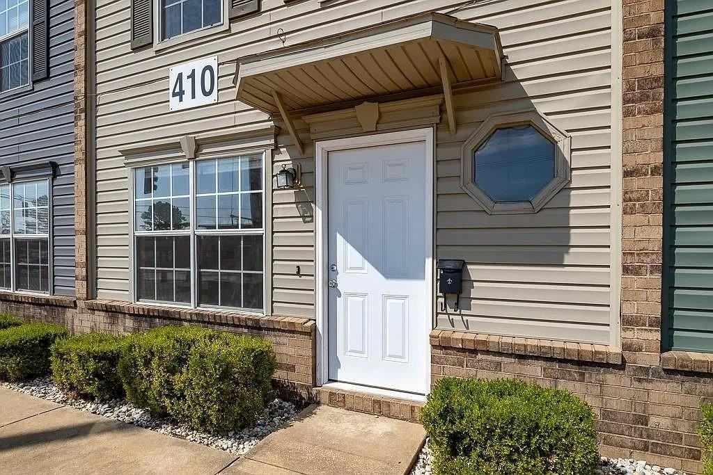 410  SE J  ST Unit #B #B - Photo 2 of 16