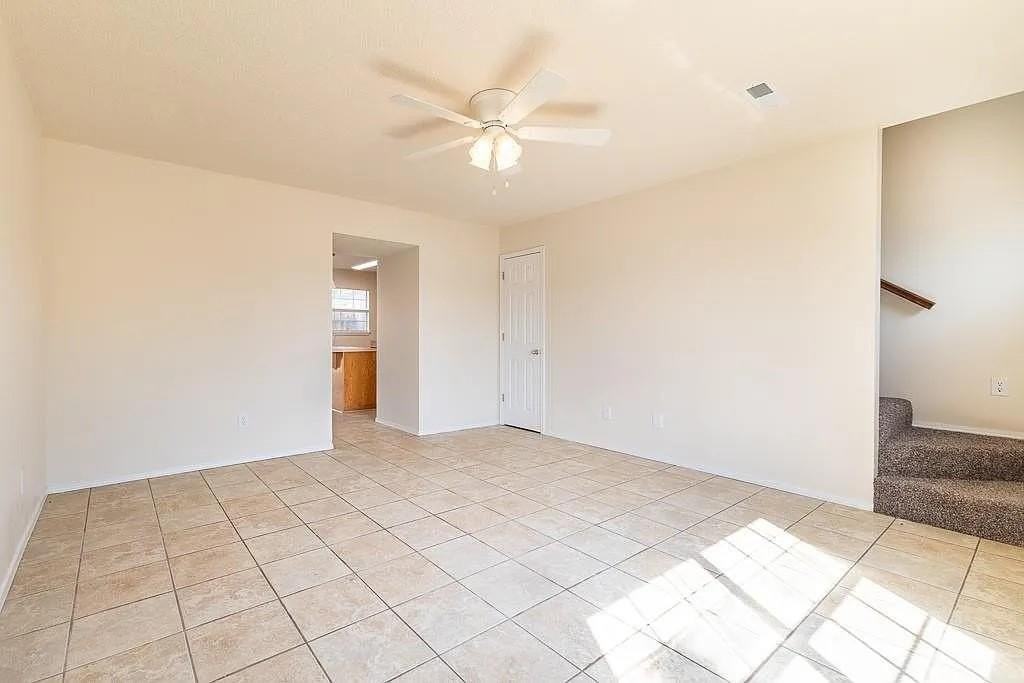 410  SE J  ST Unit #B #B - Photo 3 of 16