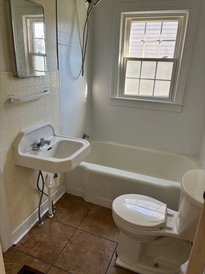 114 S Center St #1 - Photo 6 of 9