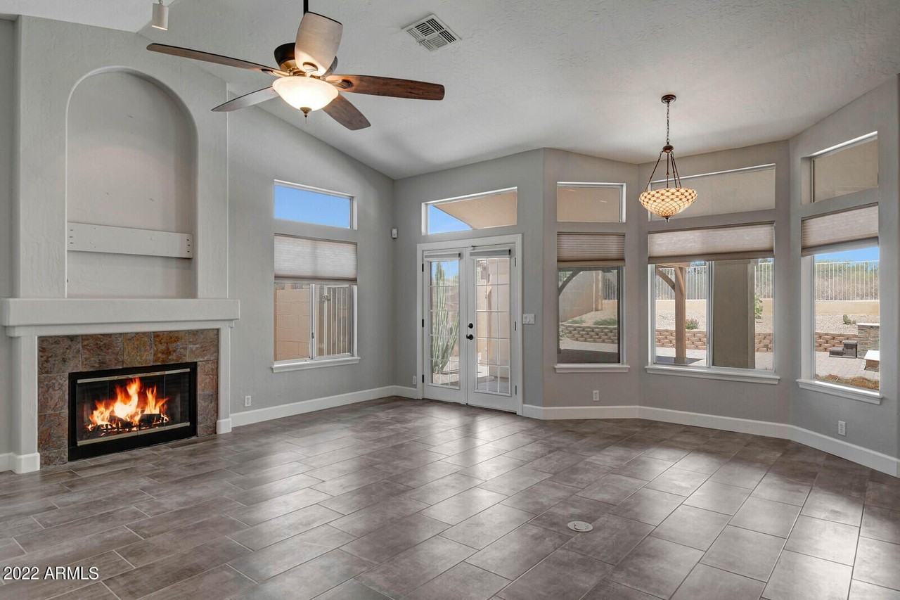 4418 E Barwick Dr - Photo 3 of 32