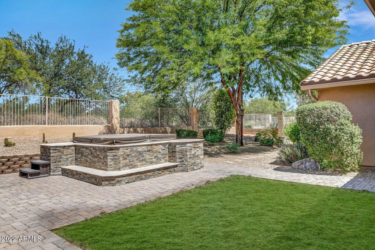 4418 E Barwick Dr - Photo 5 of 32