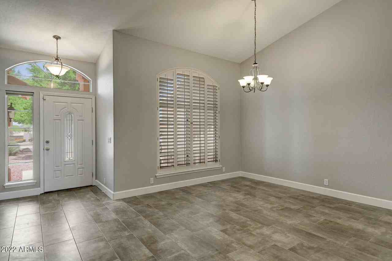 4418 E Barwick Dr - Photo 7 of 32