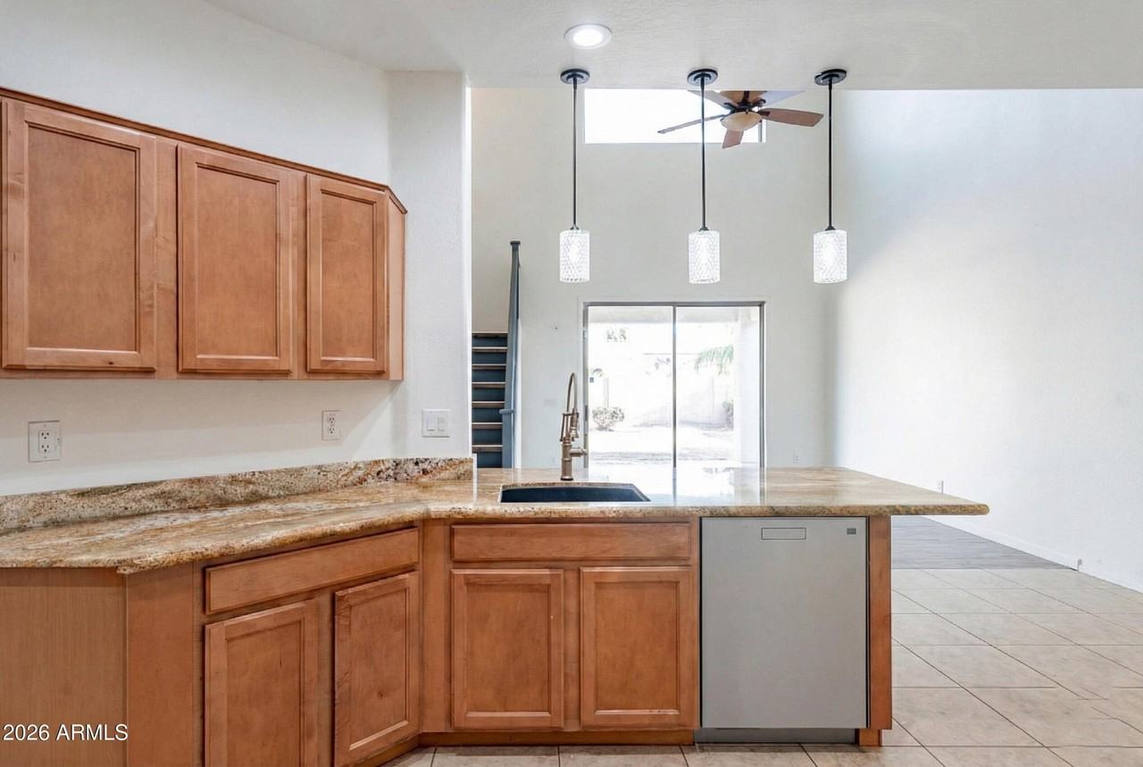 10625 E Knowles Ave - Photo 4 of 24