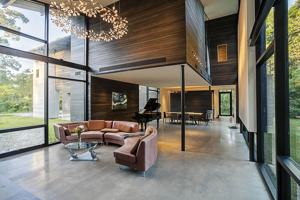 featured image of 1001 W Lucas Dr