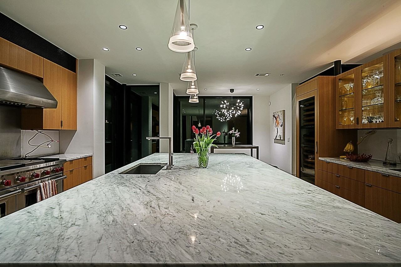 1001 W Lucas Dr - Photo 4 of 8