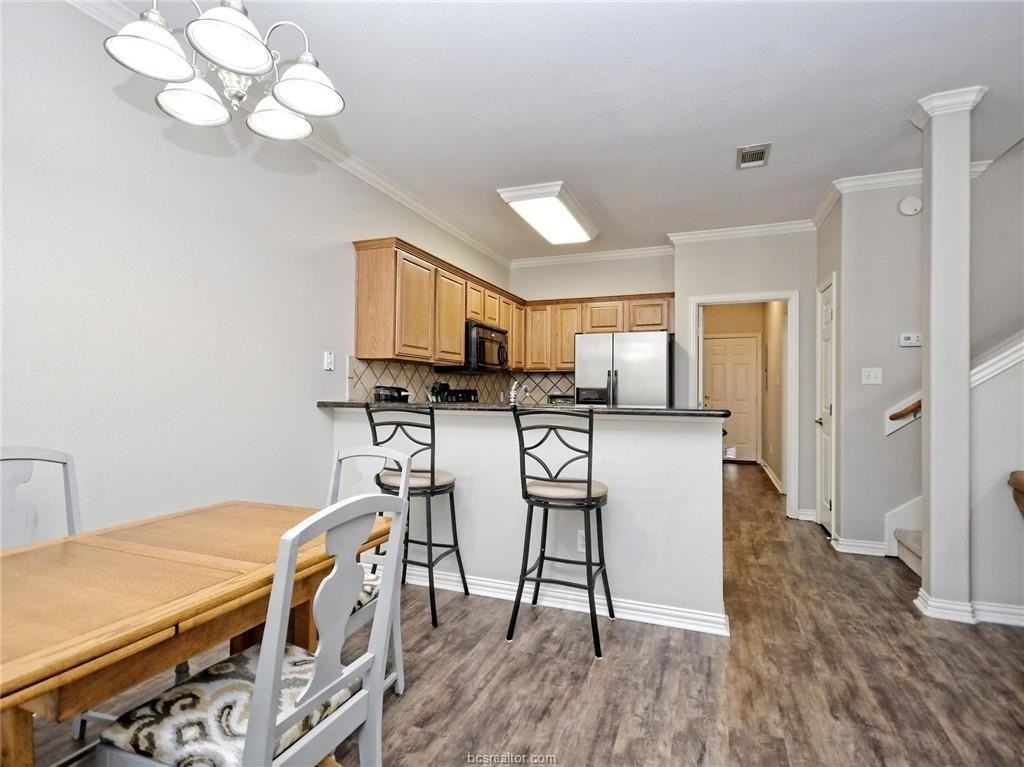 1001 Krenek Tap Rd #2002 - Photo 7 of 20