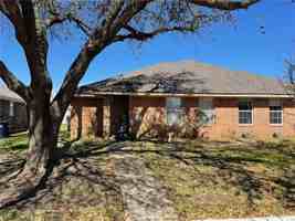 featured image of 907 Azalea Ct #A