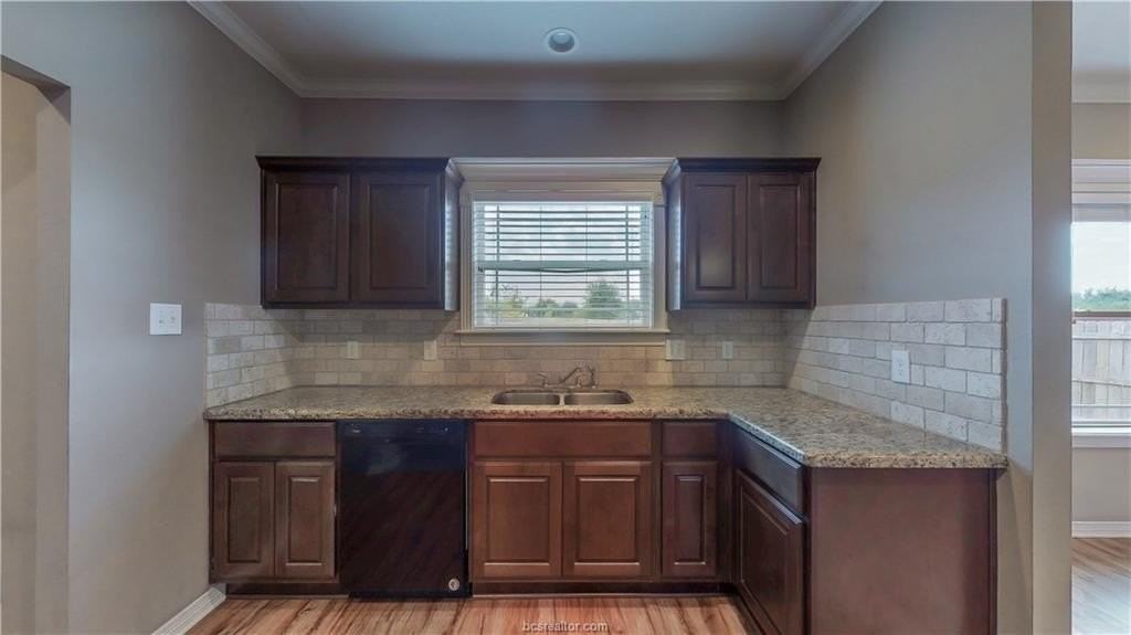 2700 Horse Haven Ln - Photo 5 of 46